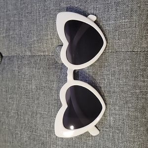 Heart shaped cat eye sunglasses- white